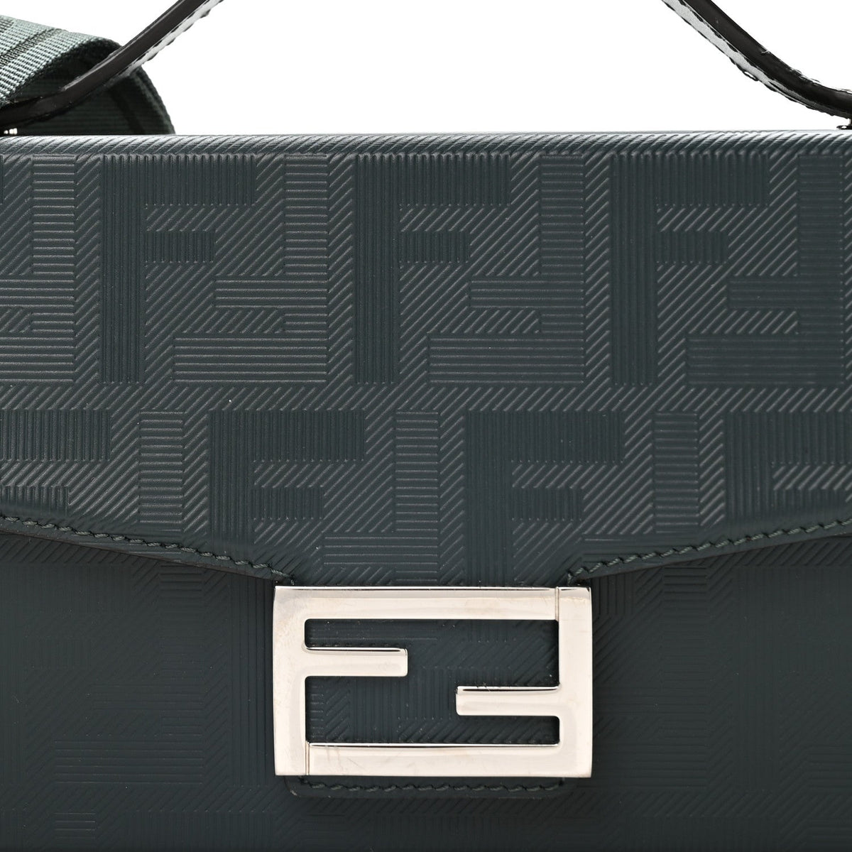 Vitello King FF Lines Embossed Baguette Soft Trunk Verde Inglese