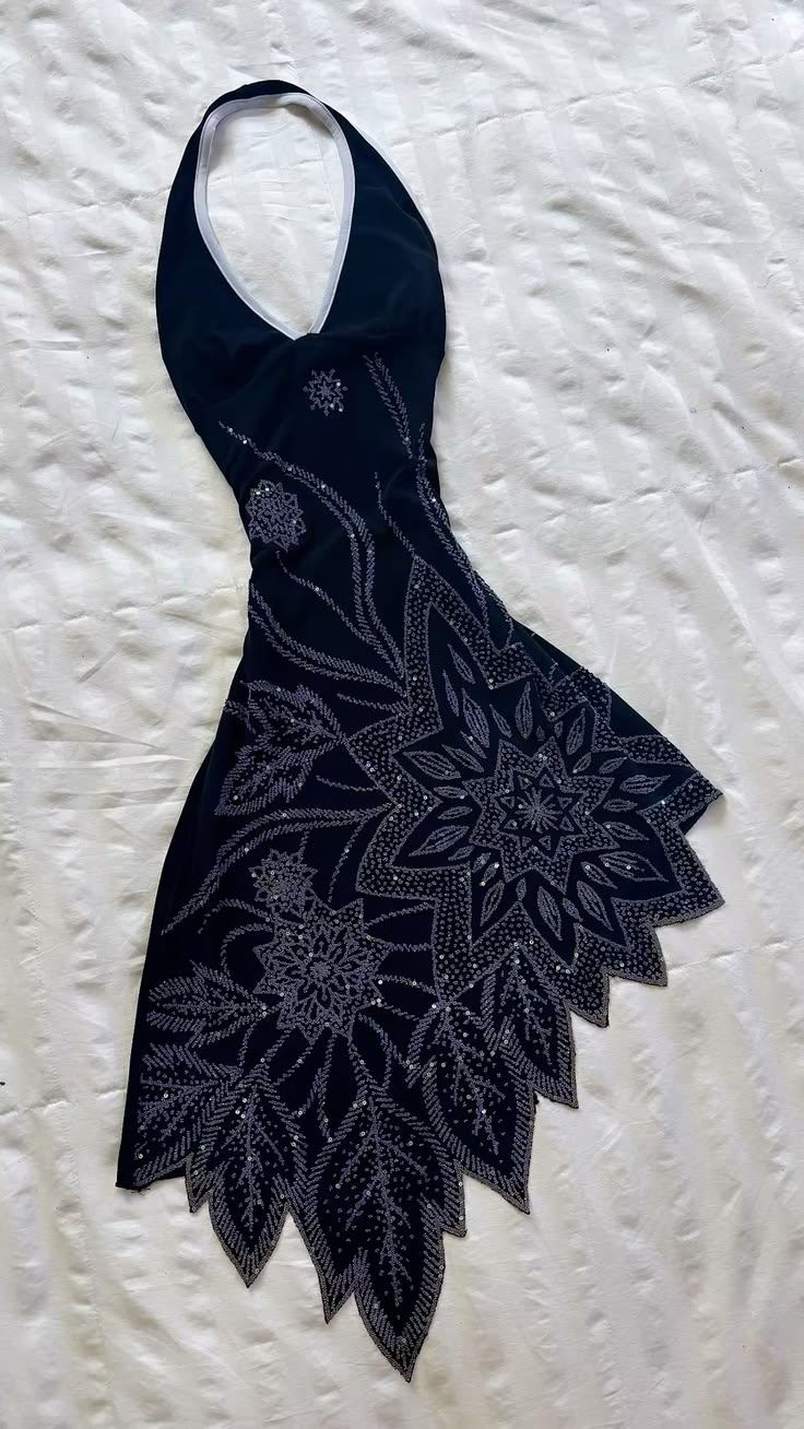 Vintage A Line Halter Floral Beaded Black Satin Short Homecoming Dress Outfits SH5730