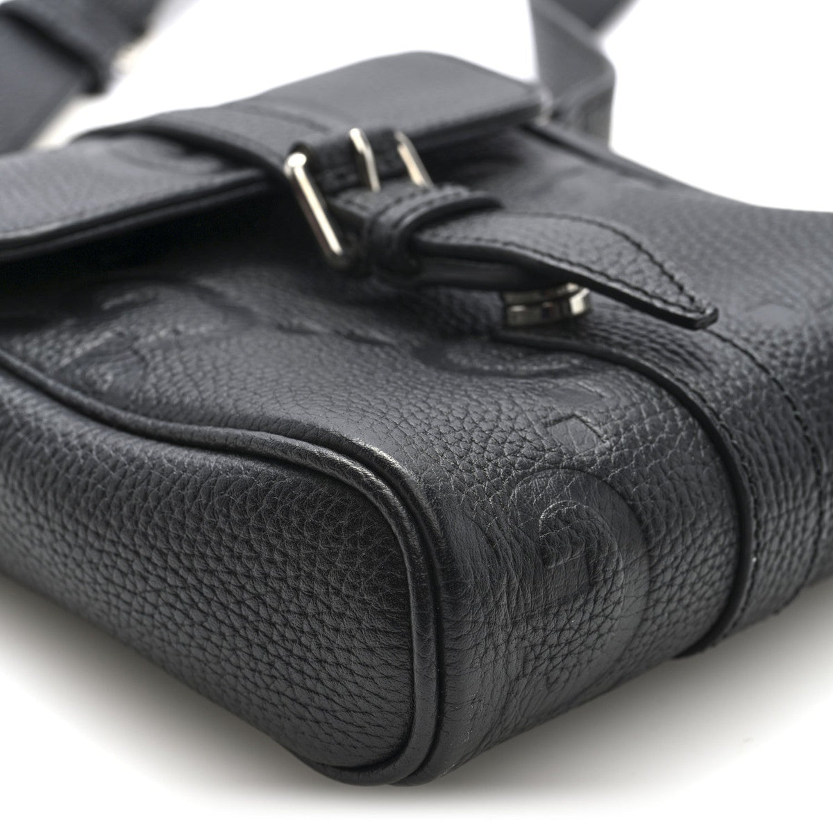 Piuma Calfskin Jumbo GG Embossed Small Messenger Bag Black