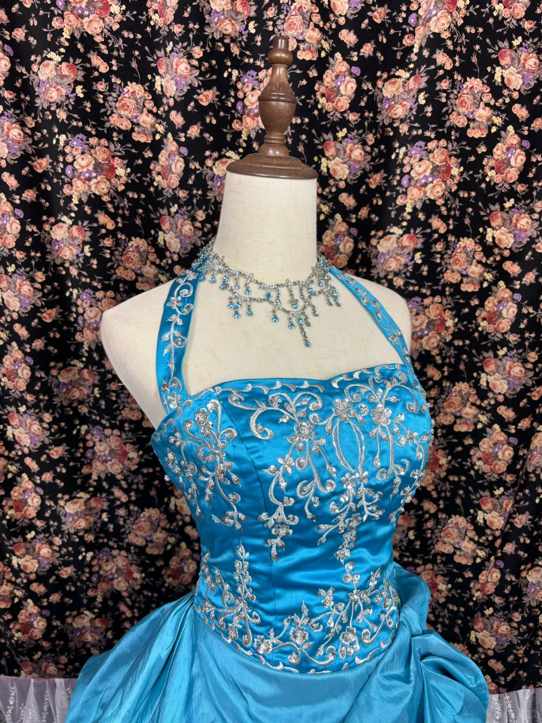 Vintage Blue Ball Gown Halter Beaded Pleated Satin Prom Dress Sweet 16 Dress SH5775