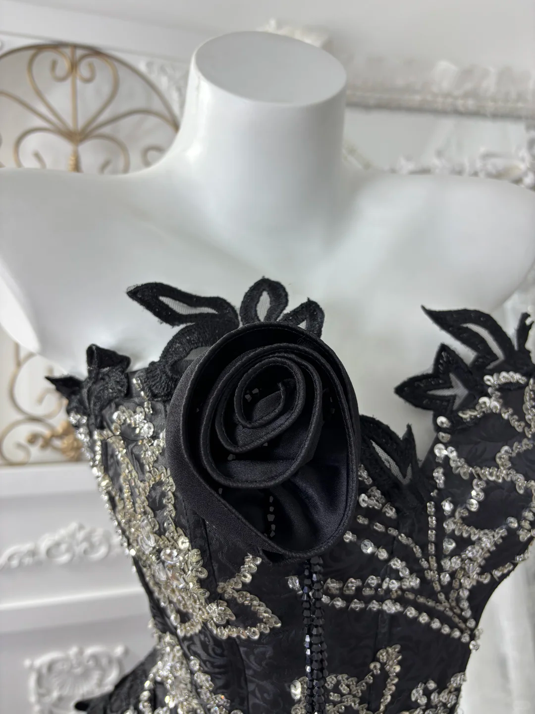 Vintage Black A Line Strapless Shiny Beaded Pleated Satin Prom Dress Sweet 16 Dress SH5982