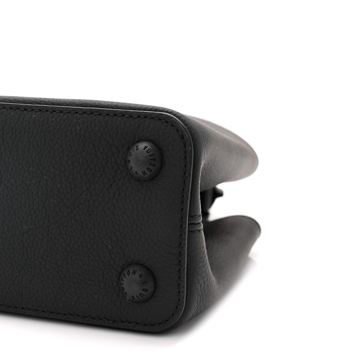 Taurillon Capucines East West MM Matte Black