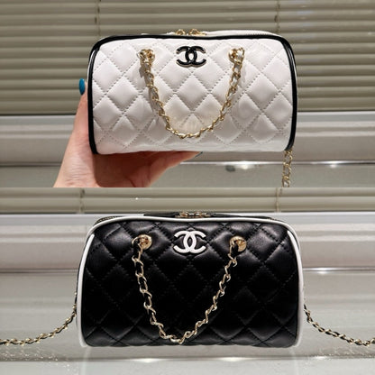 CHANEL CLUTCH WITH CHAIN BLACK AND WHITE 18CM