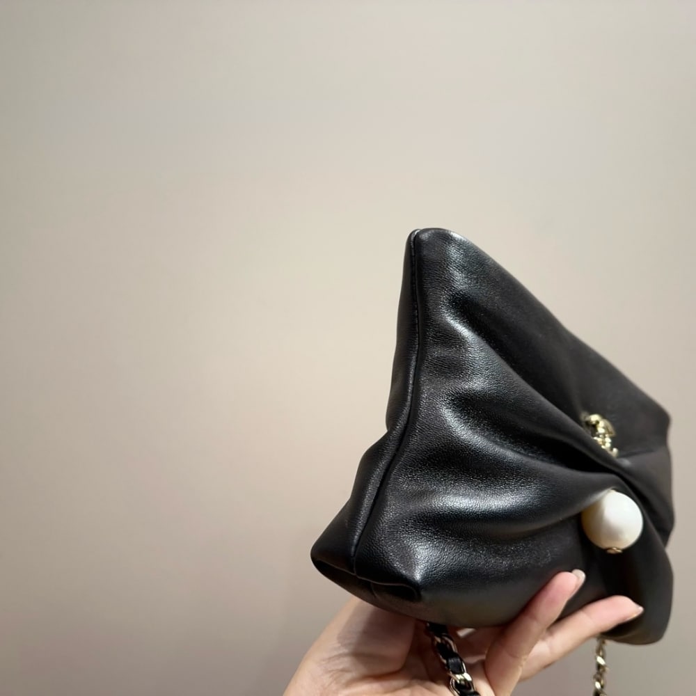 CHANEL CLUTCH WITH CHAIN GOLD TONE METAL BLACK 24CM AP4613 B20166 94305