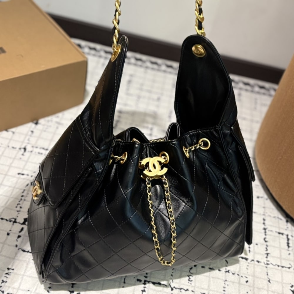 CHANEL 25 SMALL HANDBAG GRAINED AND GOLD TONE METAL BLACK 34CM AS5293 B20304 94305