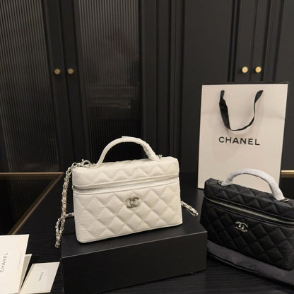 CHANEL 25C MATELASSE VANITY BLACK 19CM