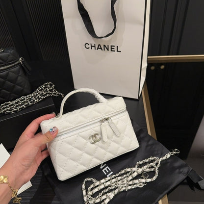 CHANEL 25C MATELASSE VANITY BLACK 19CM