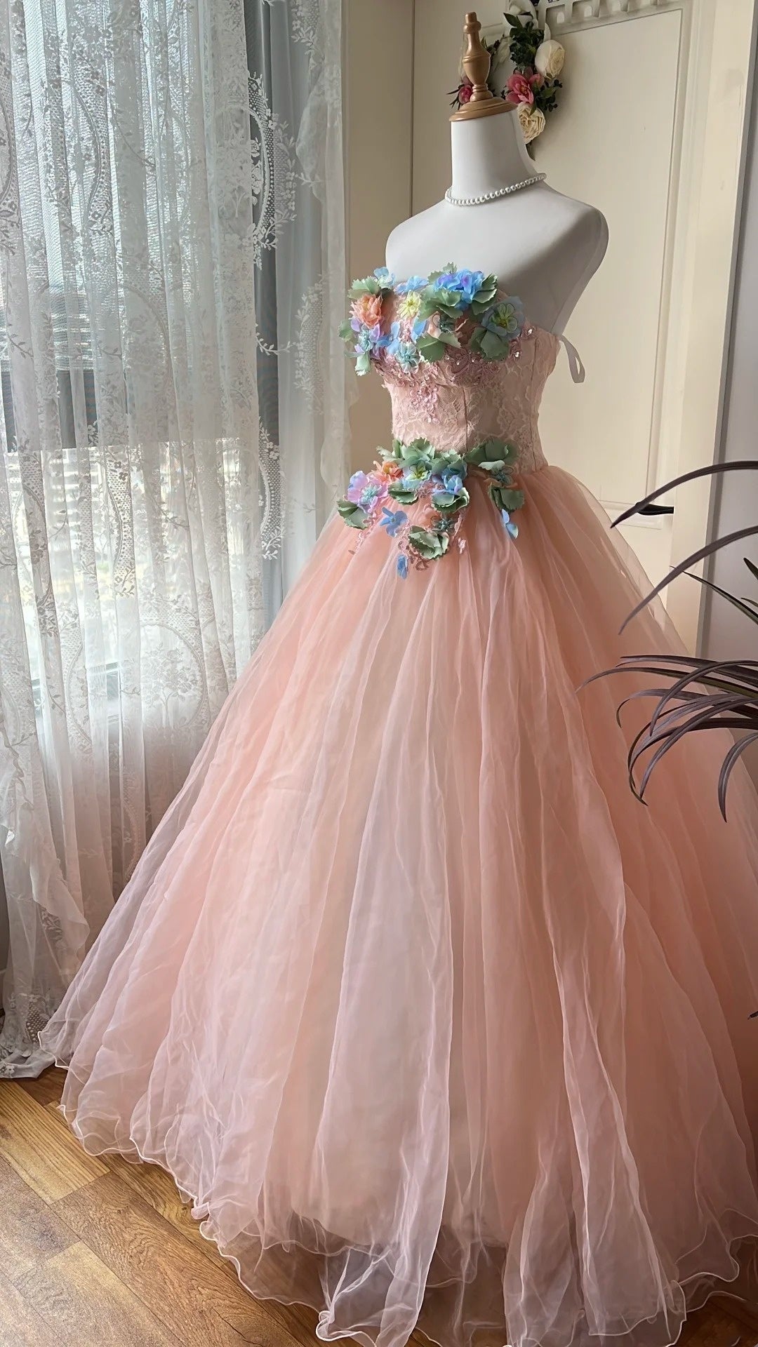 New Arrival Prom Dress Strapless Pleated Floral Tulle Evening Dress Quinceanera Dress Ball Gown      D4678