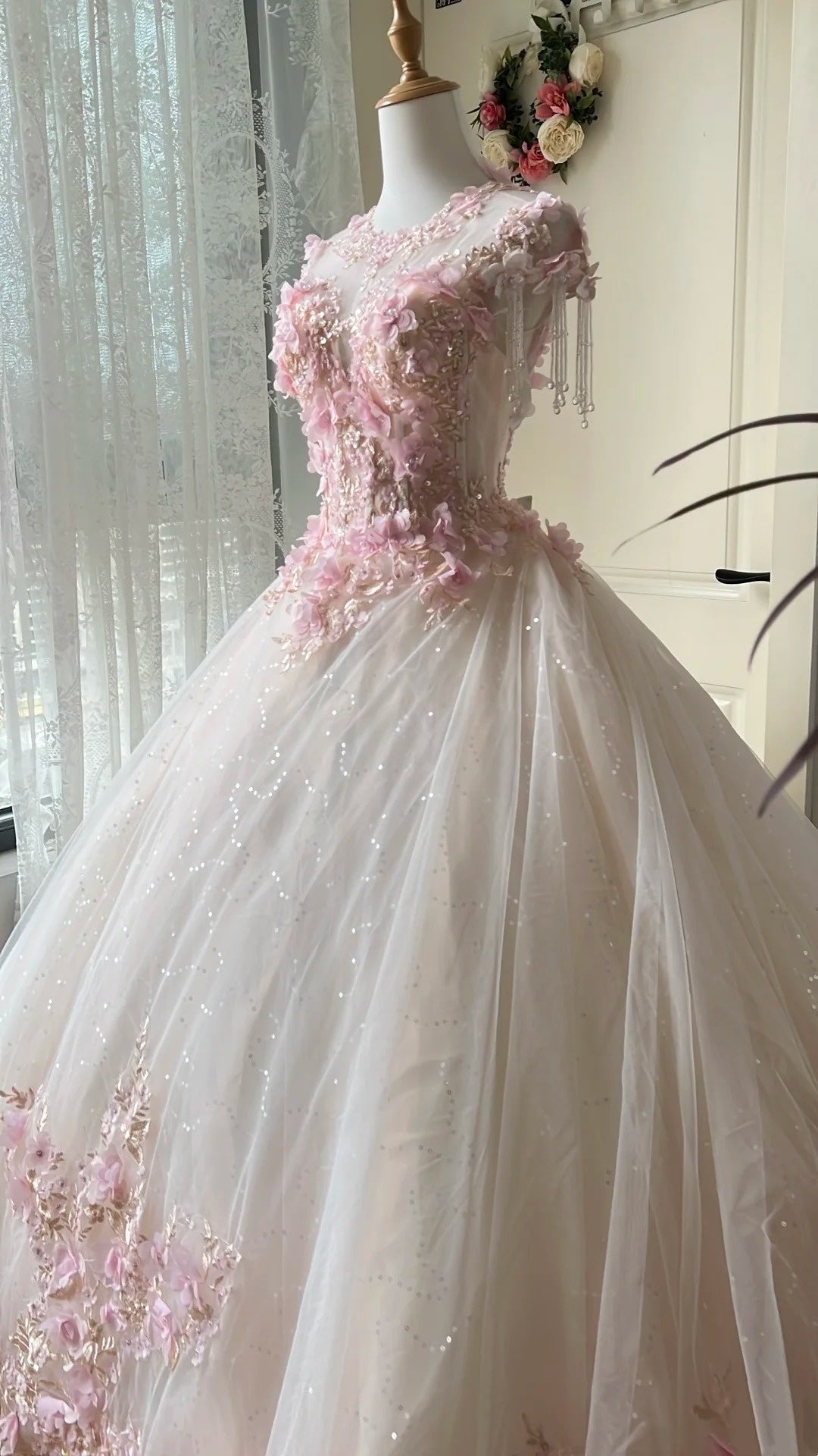 Gorgeous Ball Gown Crew Neck Pleated Tulle Prom Dresses Evening Gala Gown Quinceanera Dress       D4738