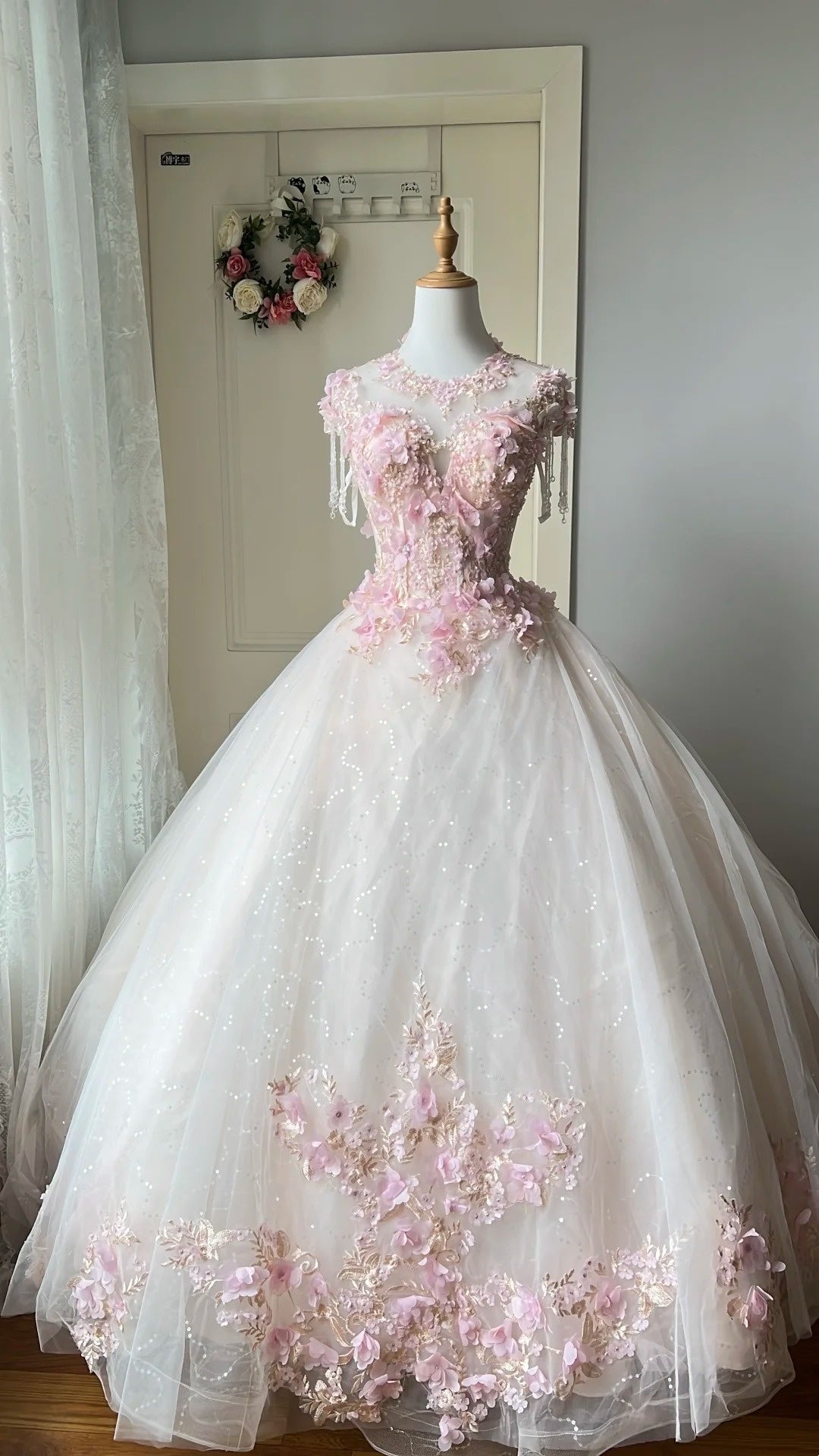 Gorgeous Ball Gown Crew Neck Pleated Tulle Prom Dresses Evening Gala Gown Quinceanera Dress       D4738
