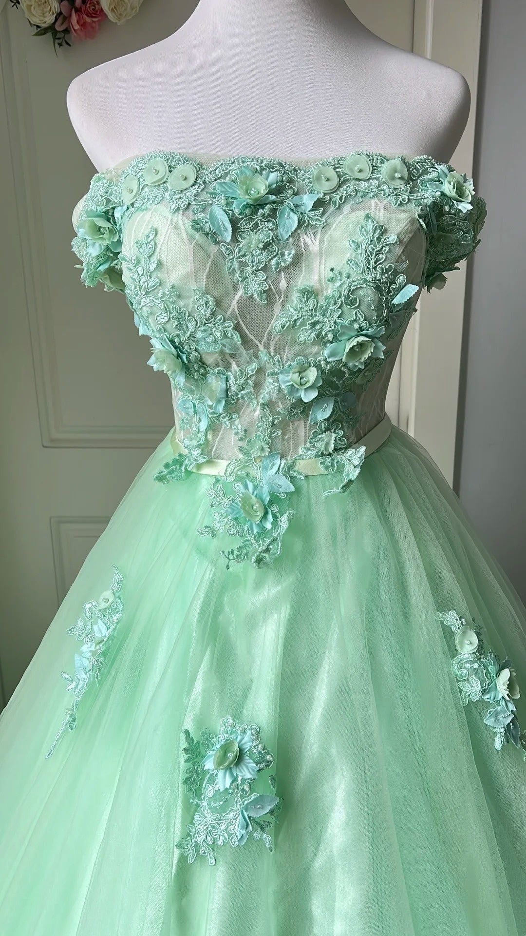 Beauty Ball Gown Light Green Strapless Pleated Tulle Prom Dresses Evening Gala Gown Birthday Party Dress       D4742