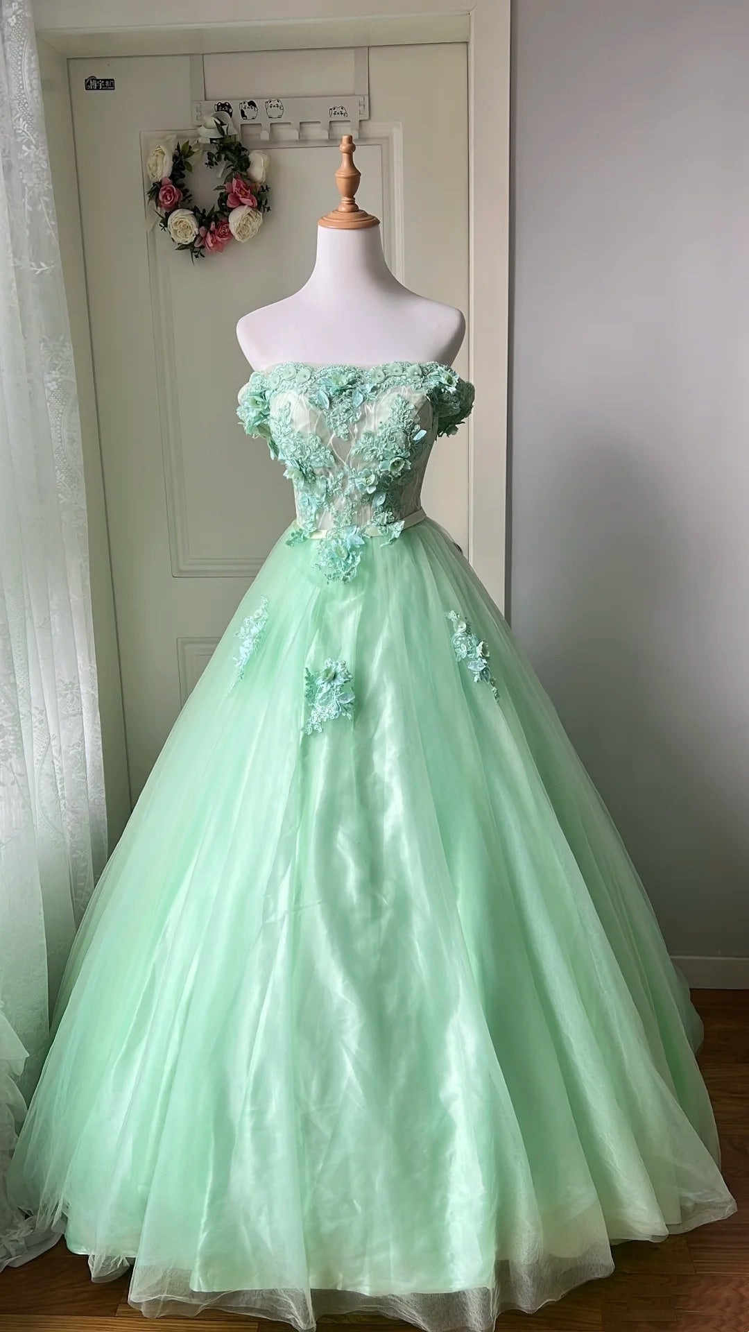 Beauty Ball Gown Light Green Strapless Pleated Tulle Prom Dresses Evening Gala Gown Birthday Party Dress       D4742