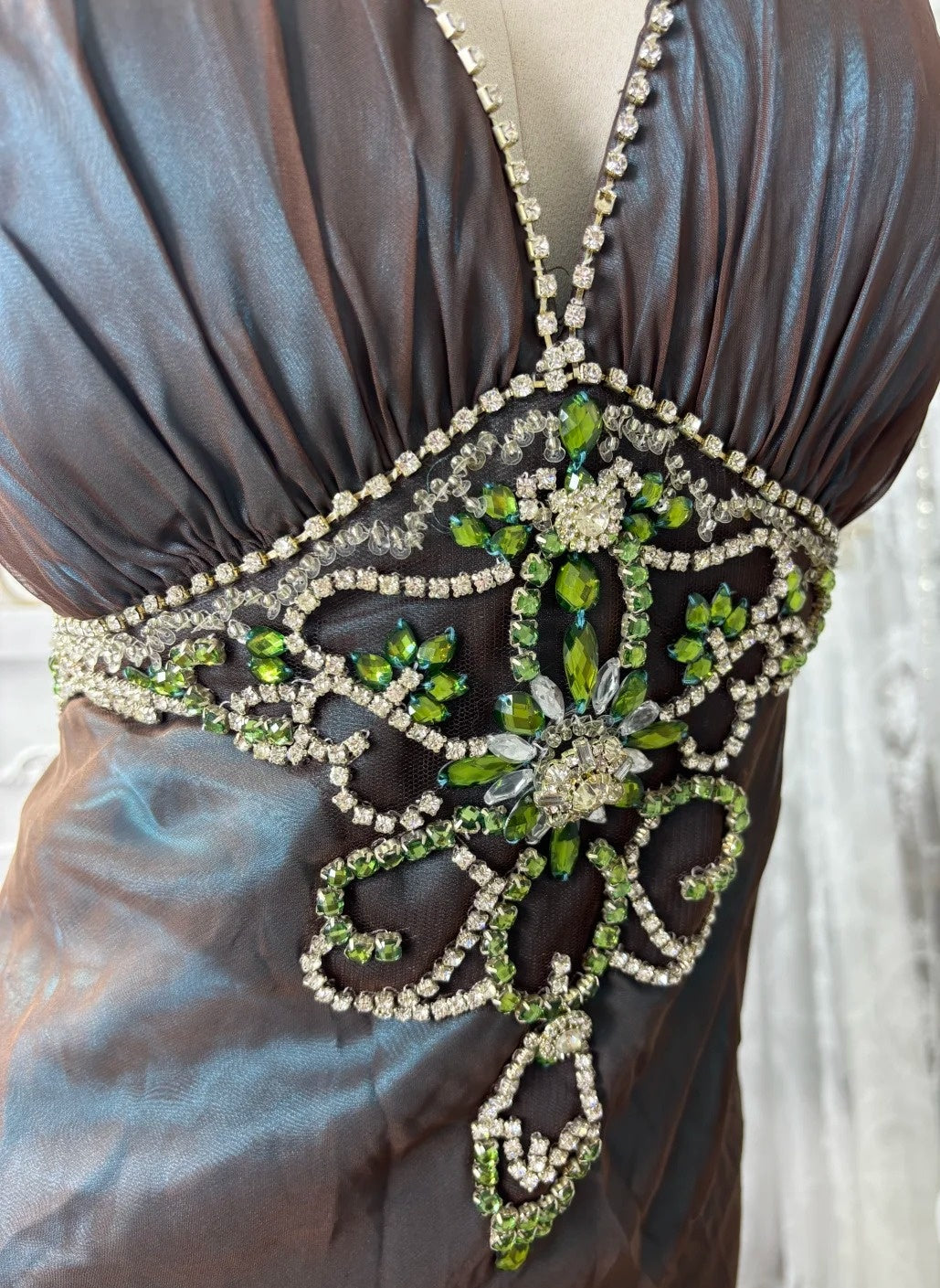 Elegant Prom Dress V-neck Crystal Evening Dress Gala Gown Cocktail Outfits       D4972