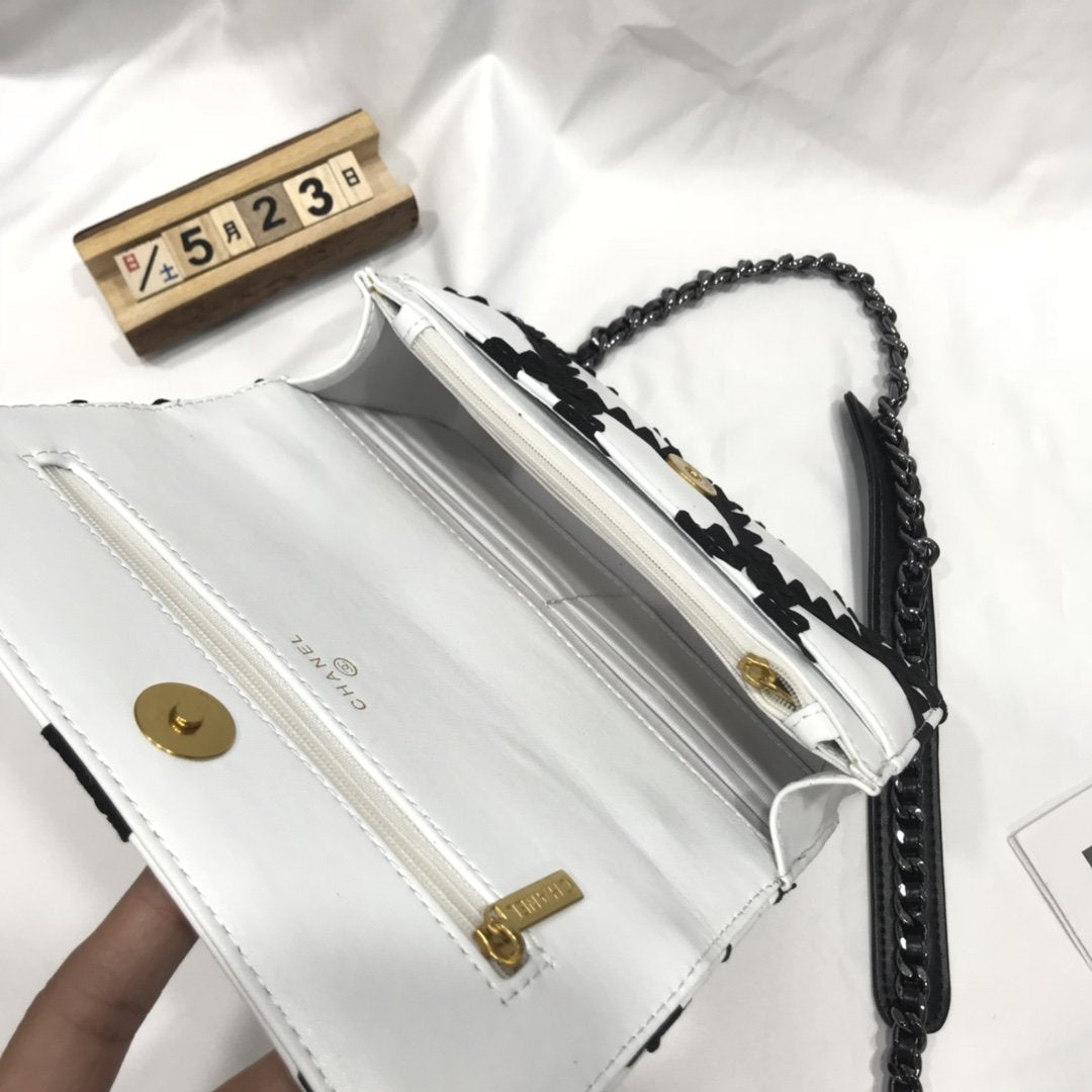 Chanel 19 Flap Bag In Calfskin Crochet White & Black
