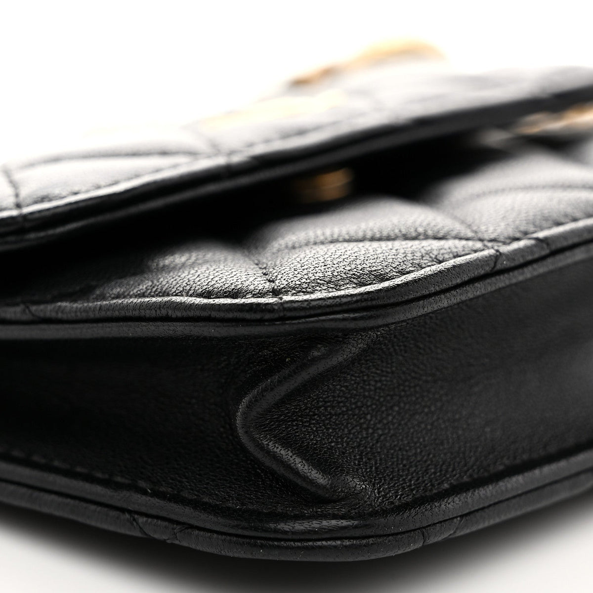 Lambskin Quilted Pearl Crush Clutch With Chain Black