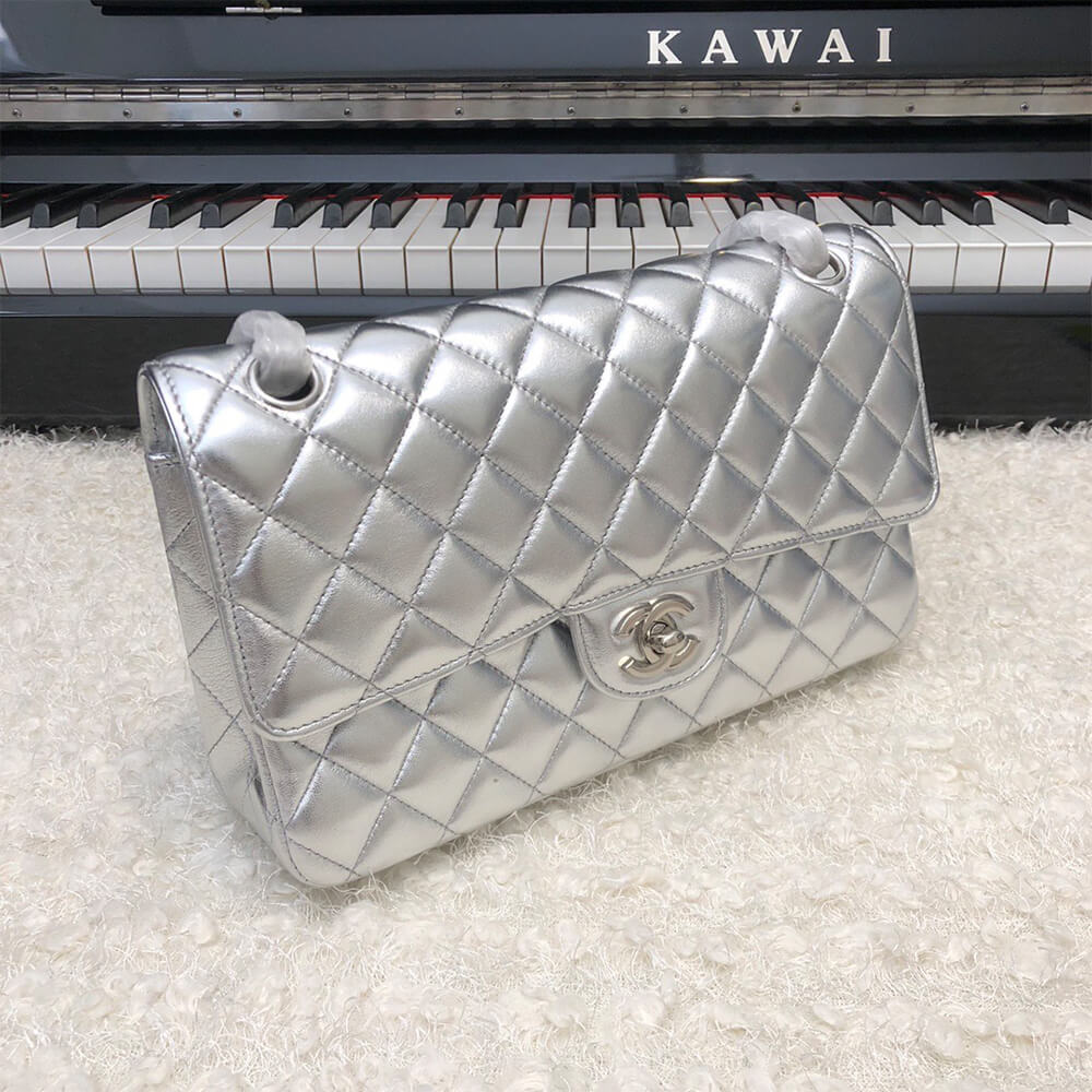 CHANEL Classic Flap Medium