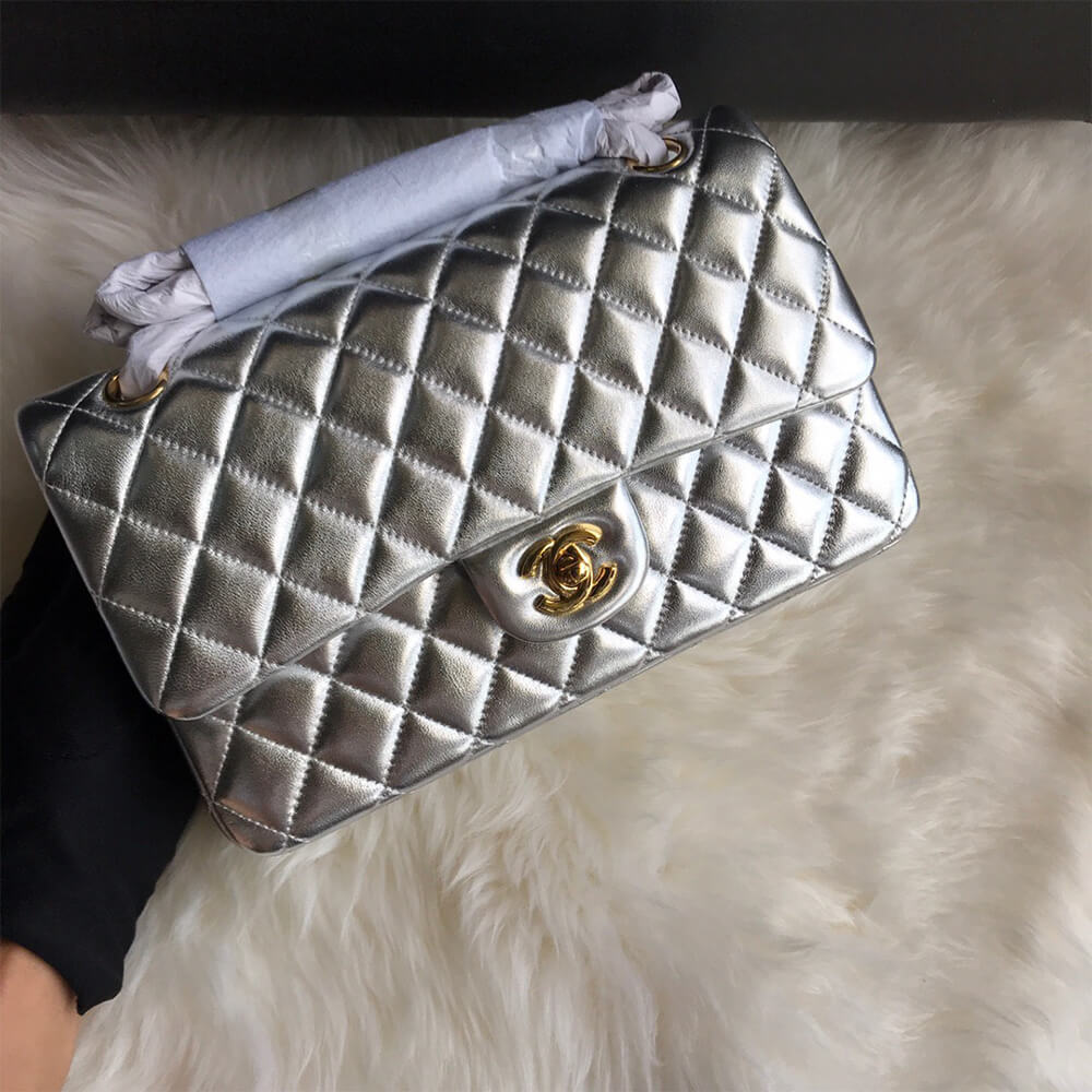 CHANEL Classic Flap Medium
