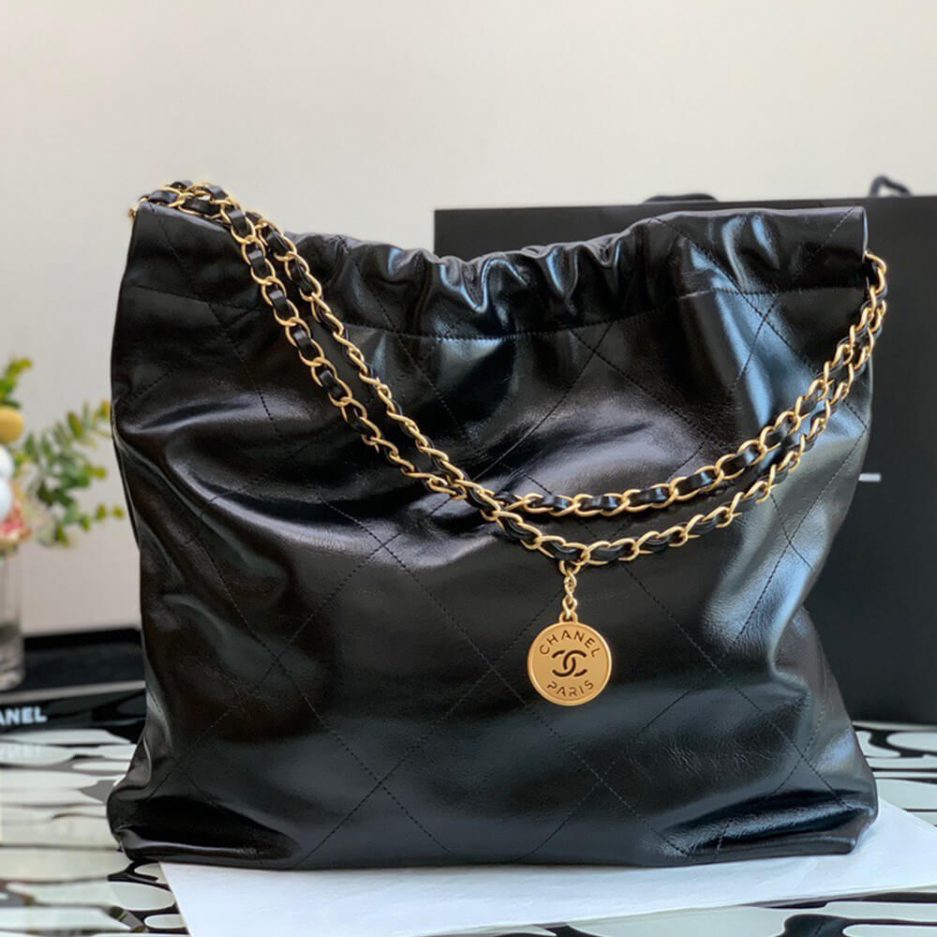 CHANEL 22 Small Handbag black