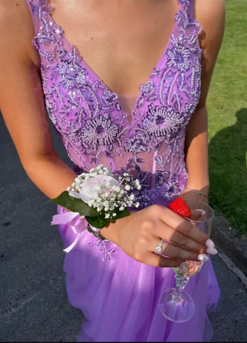 Morden Prom Dress A Line Purple Spaghetti Straps Pleated Tulle Long Gala Gown Evening Dress Party Outfits      D5016