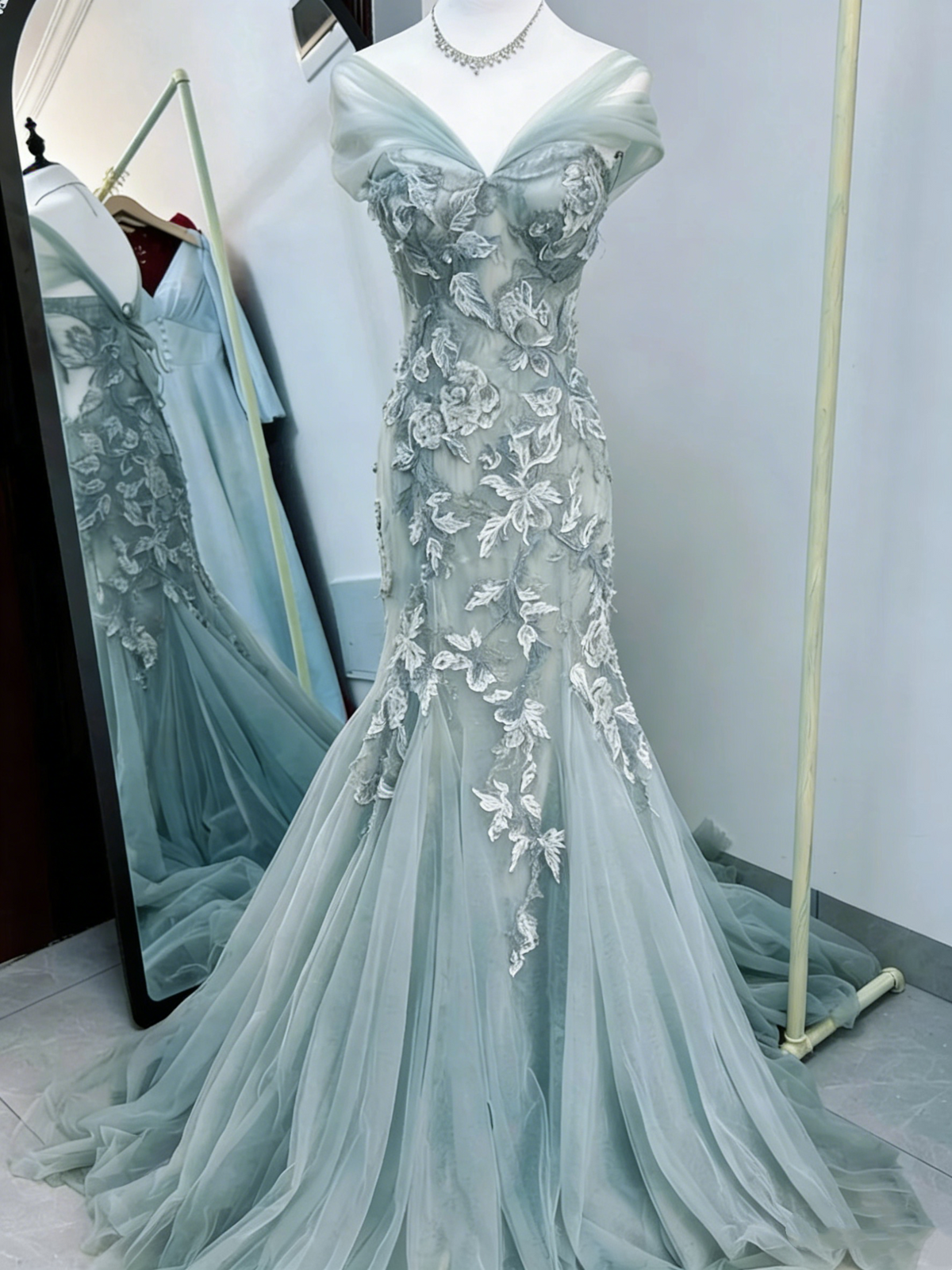 Elegant Prom Dress V-neck Pleated Tulle Mermaid Formal Gown Evening Dress Birthday Party Outfits     D5060