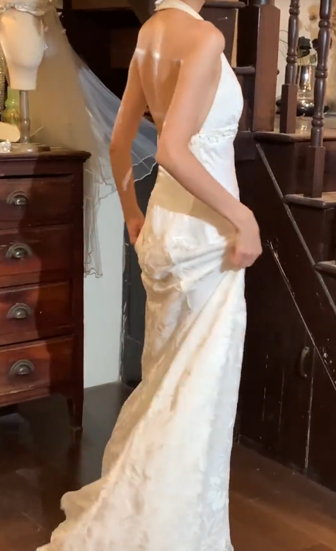 Elgant 90s Prom Dress White V-neck Backless Gala Gown Evening Dress Wedding Dress   D5305