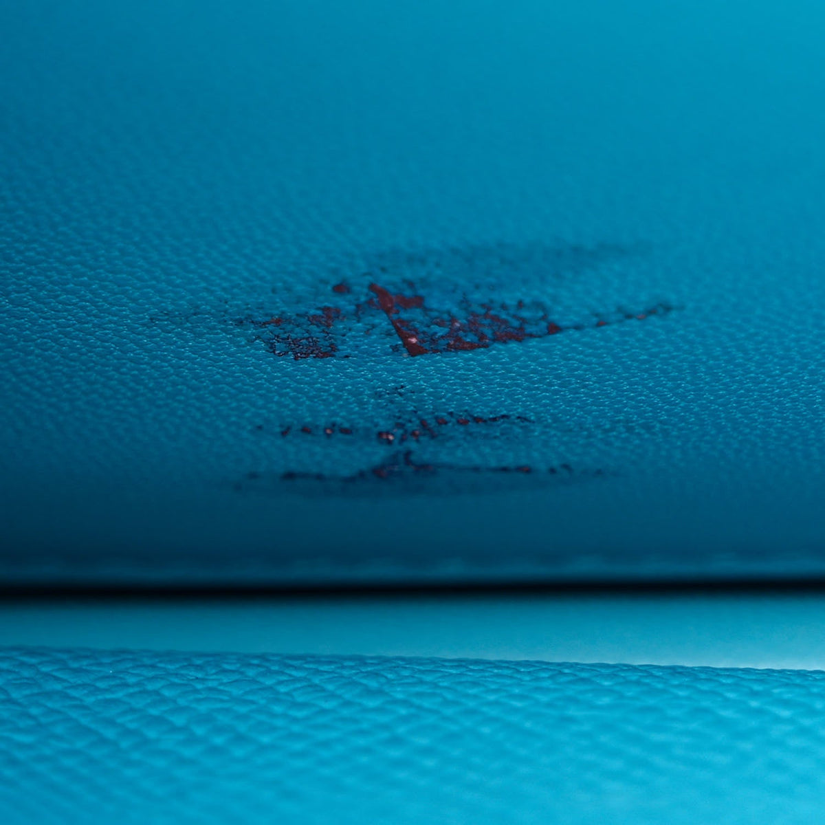 Epsom Enamel Constance 18 Bleu Du Nord Rouge de Coeur