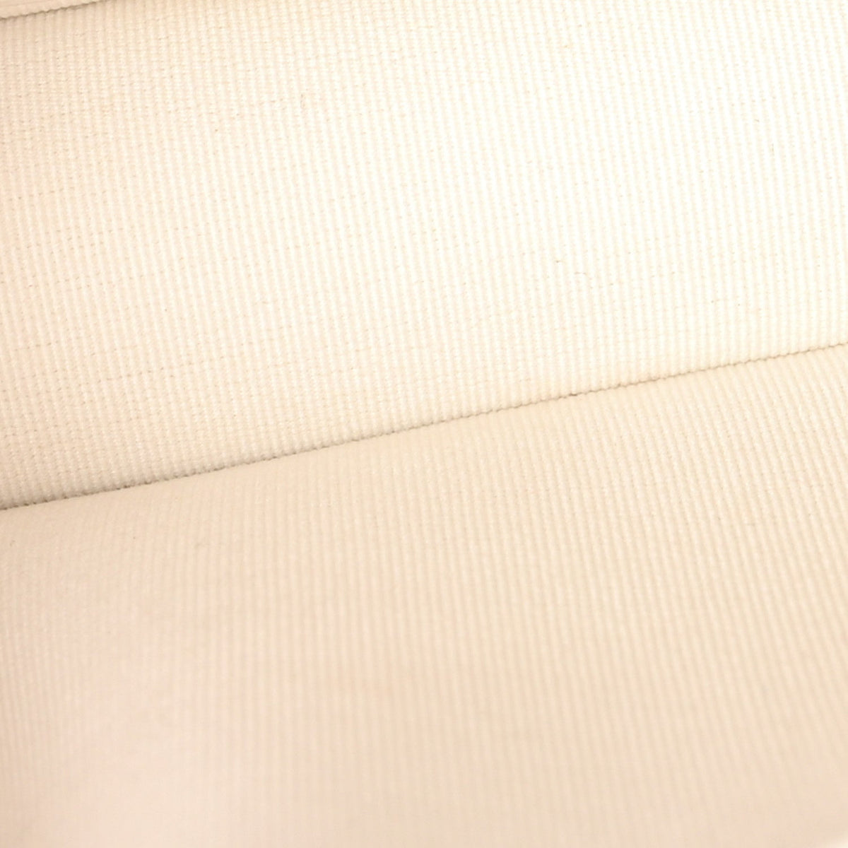 Caviar Quilted Classic Clutch With Chain White