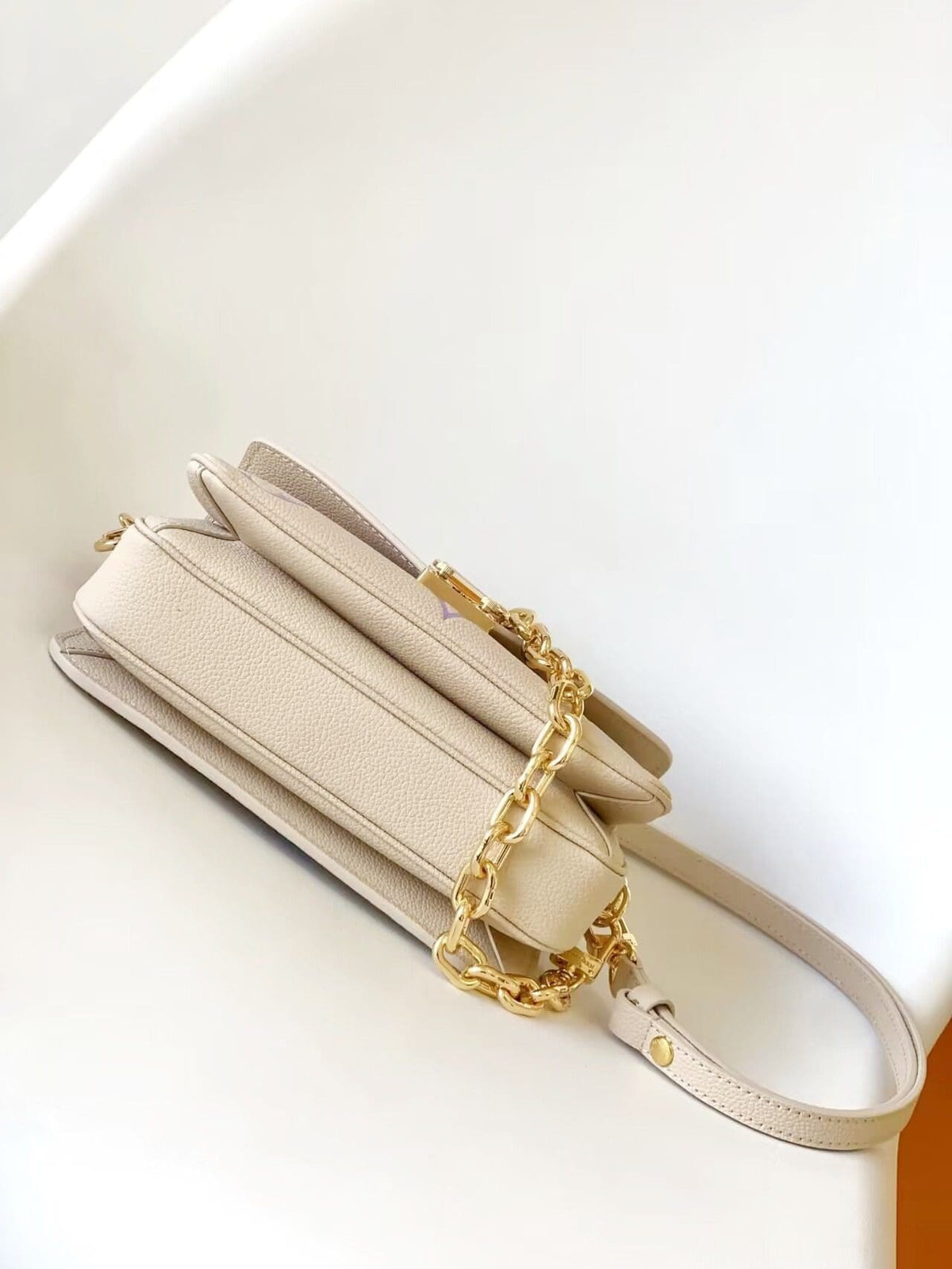 Louis Vuitton M23940 Pochette Métis East West