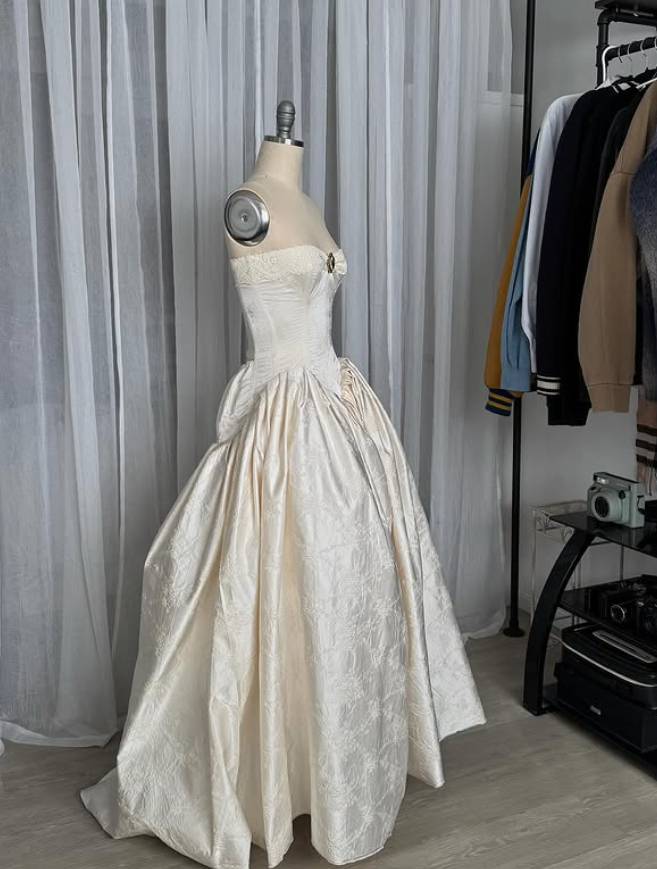 Vintage Ivory Ball Gown Sweetheart Neck Print Floral Satin Prom Dress SH5446