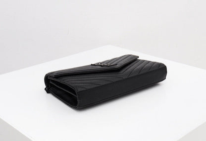 CASSANDRE ENVELOPE CHAIN WALLET IN GRAIN DE POUDRE