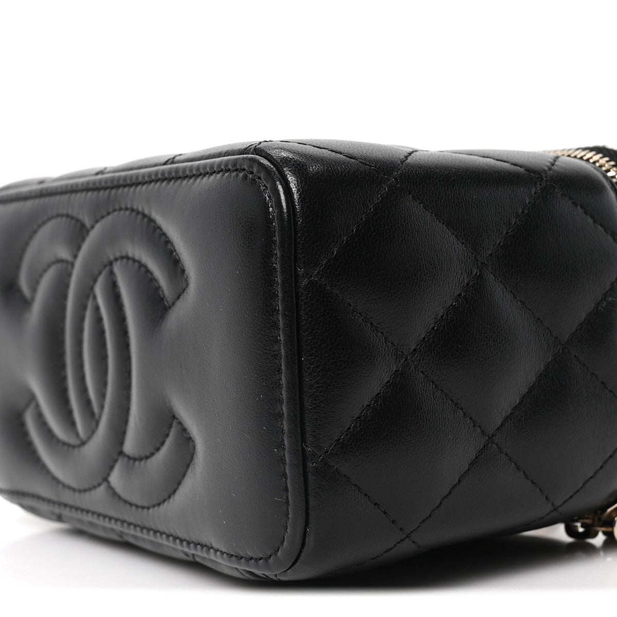 Lambskin Quilted Pearl Crush Small Vanity Case With Chain Black