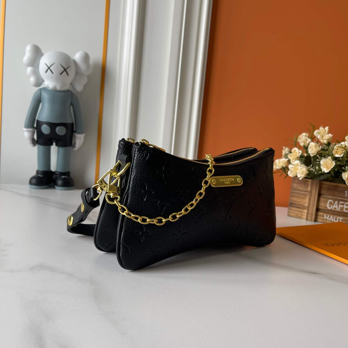 LOUIS VUITTON POCHETTE LIV BLACK 24CM M83301