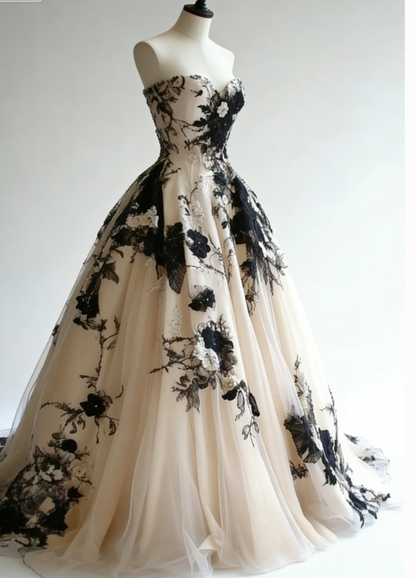 Stunning Ball Gown Sweetheart Neck Black Appliques Tulle Prom Dress  Evening Gown SH5421