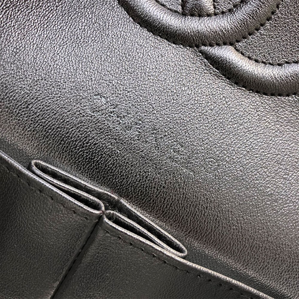 CHANEL Classic Flap Medium