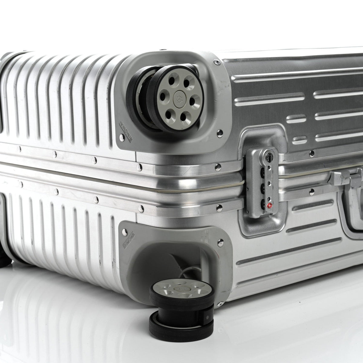 Aluminum Original Check-In M Silver