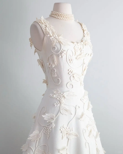 Vintage White 3D Grapes Applique Design A-Line Short Homecoming Dress Party Dress D1669