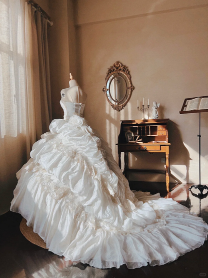 Stunning Retro Ball Gown Strapless Lace Applique Layered Satin Wedding Dress Prom Dress SH5889