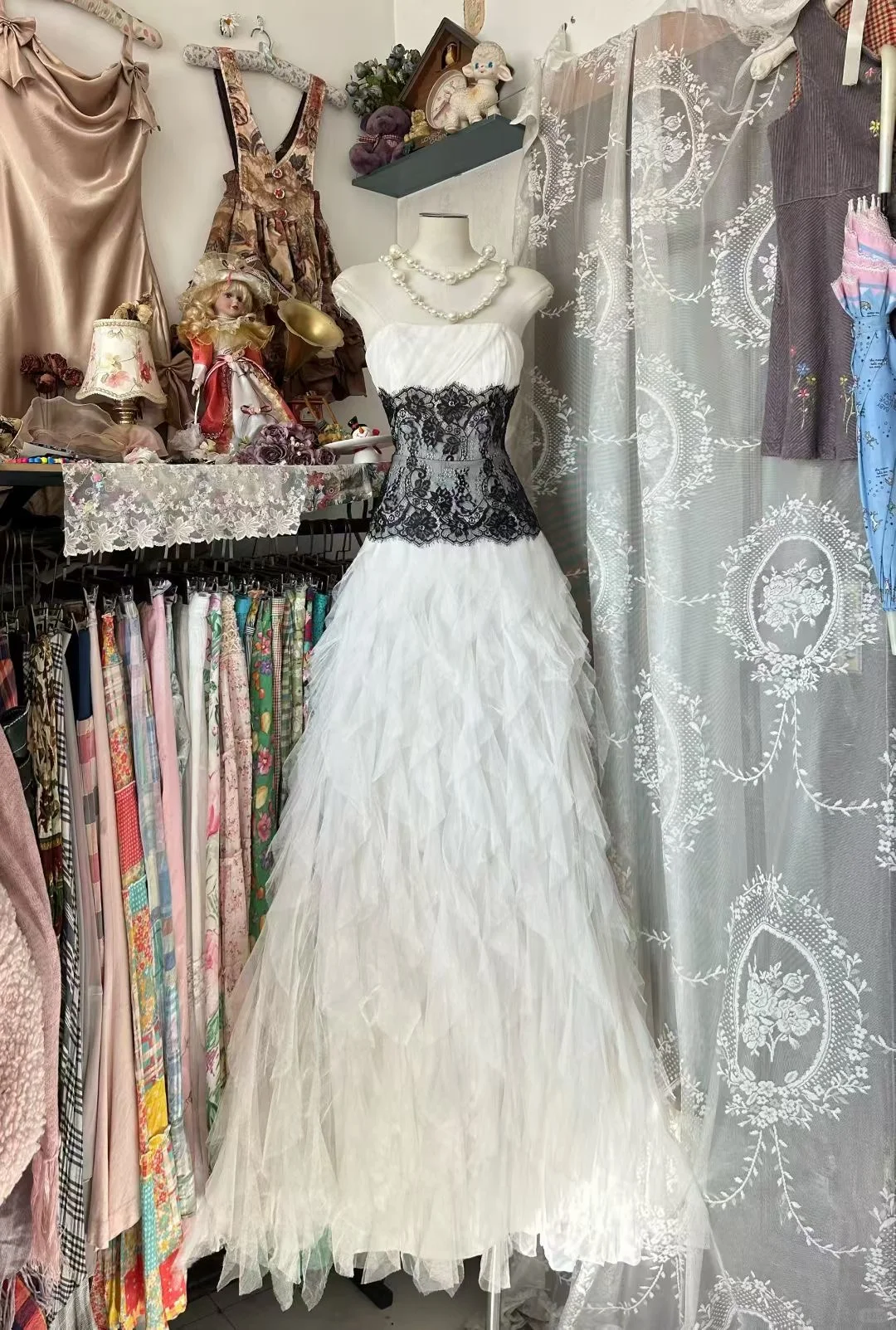 Vintage A Line Strapless Black Lace Ruffle White Tulle Prom Dress Evening Dress SH5855