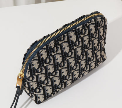 Dior 30 Montaigne Beauty Pouch