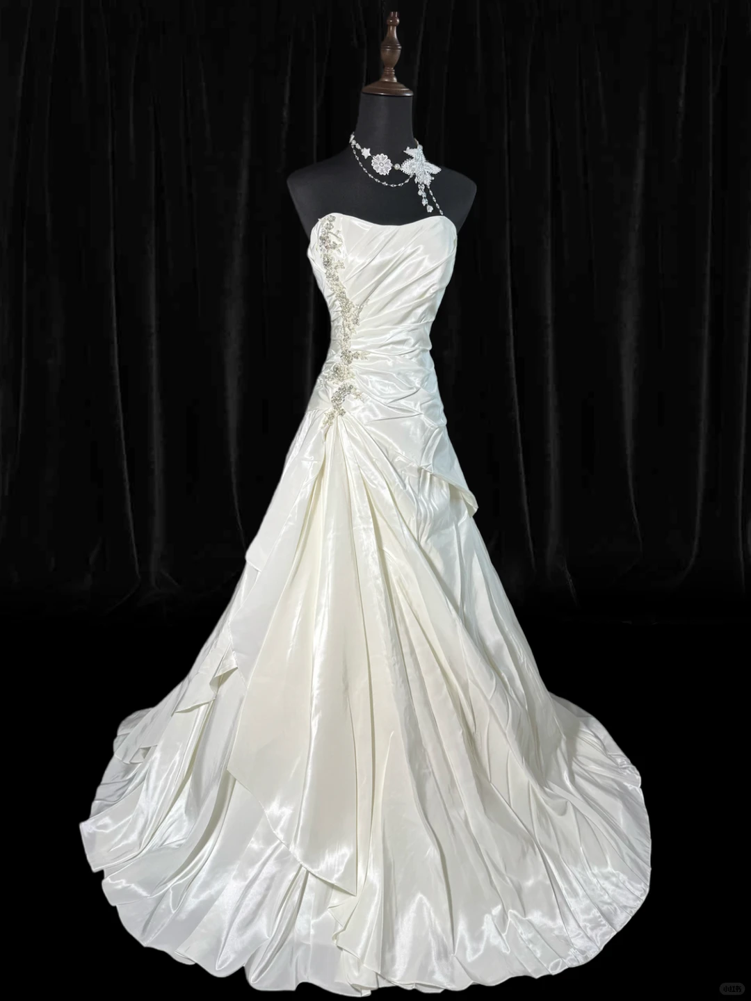 Vintage A Line Sweetheart Neck Beaded Pleated Satin Prom Dress Evening Dress SH5607