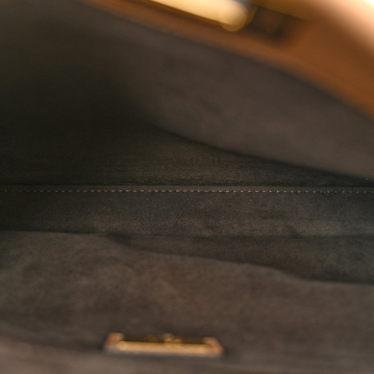 Vitello Seta Medium Peekaboo Iconic Satchel Cuoio