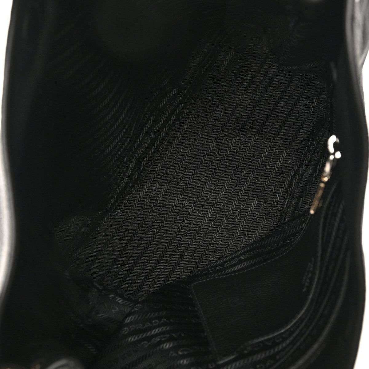 Vitello Daino Hobo Black