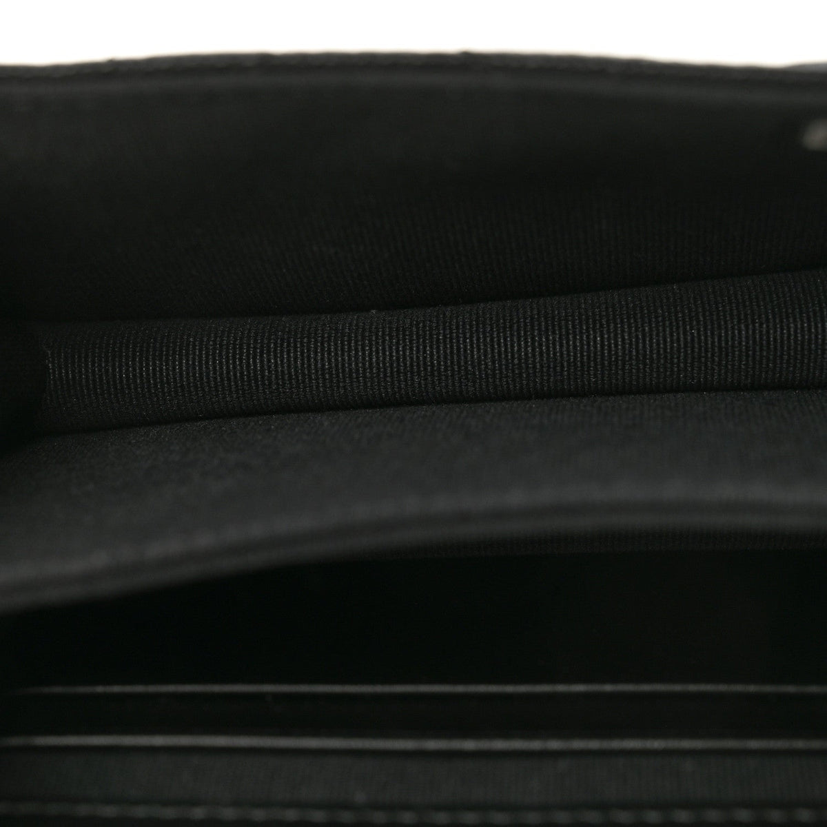 Shiny Caviar Quilted Clutch With Chain Black