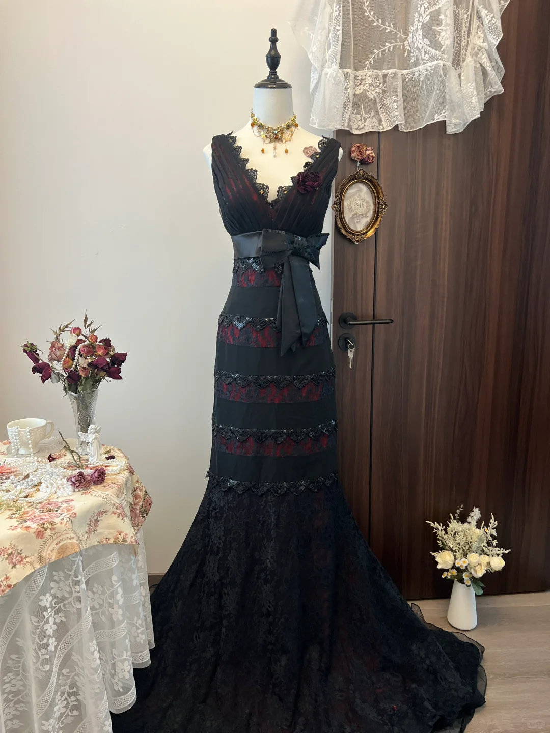 Vintage A Line V Neck Black Lace Tulle Prom Dress Evening Dress with Bow SH2988