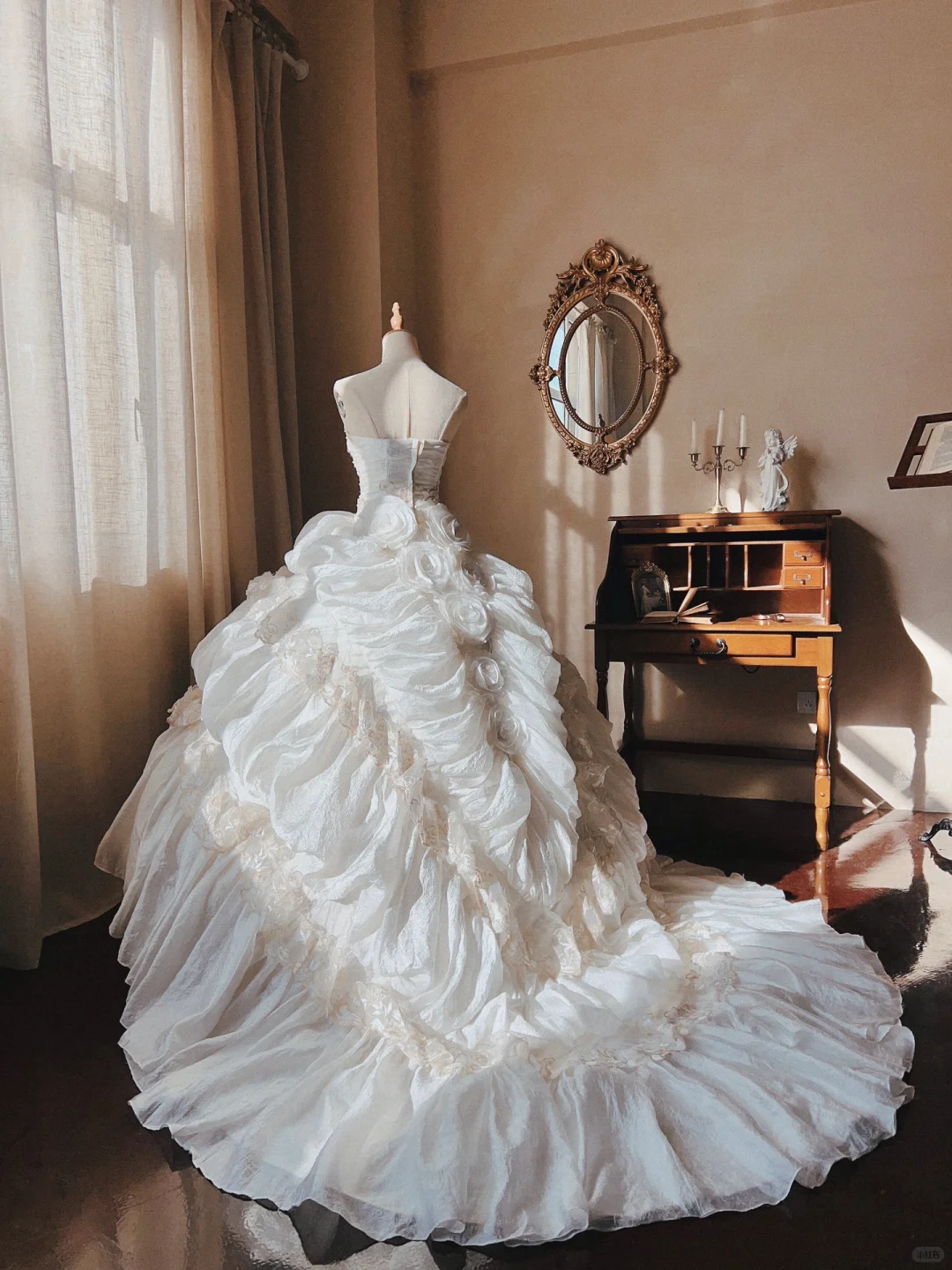 Stunning Retro Ball Gown Strapless Lace Applique Layered Satin Wedding Dress Prom Dress SH5889