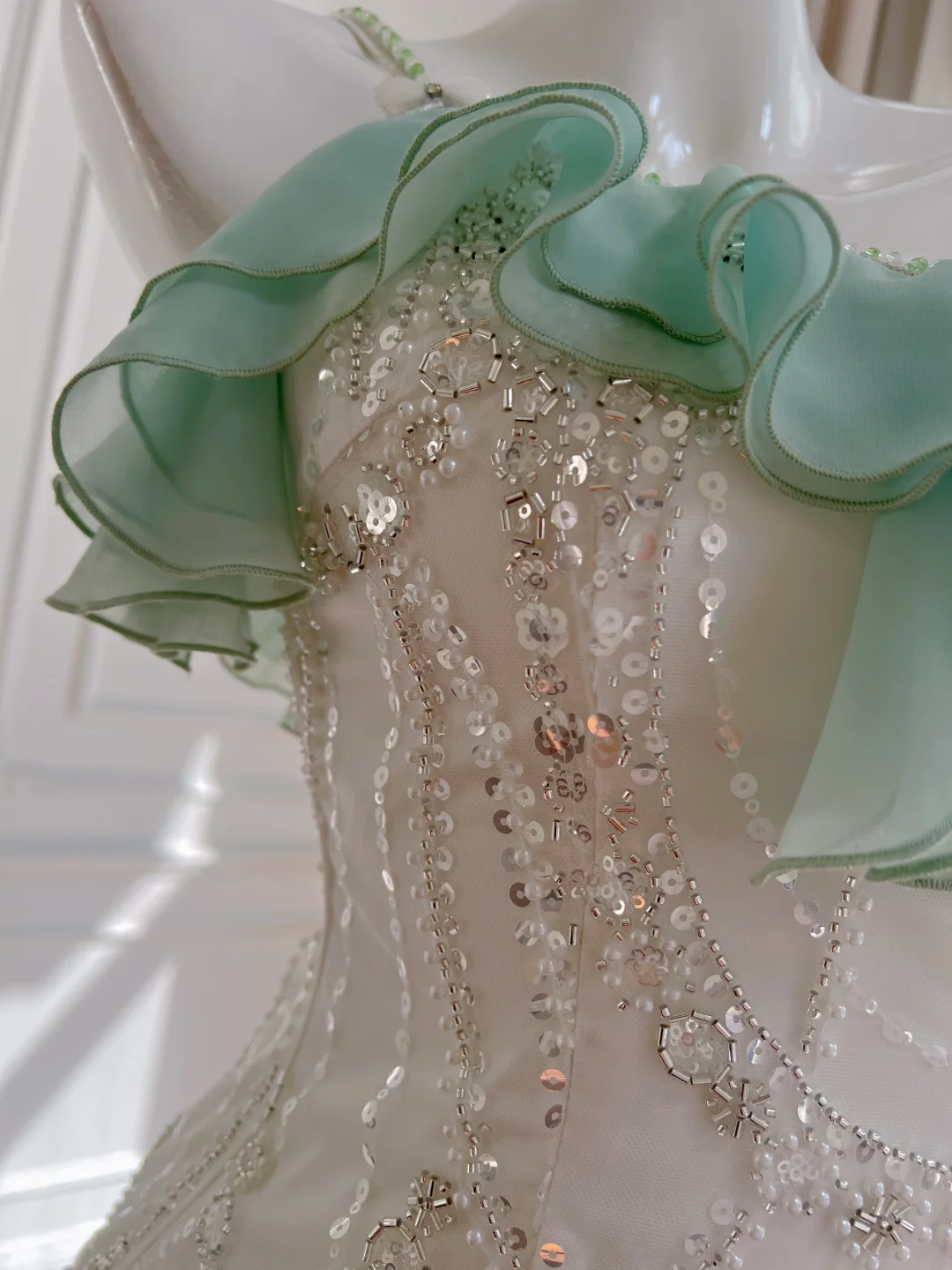 Stunning Mermaid Spaghetti Strap Beaded Ruffle Green White Chiffon Prom Dress Evening Dress SH3011