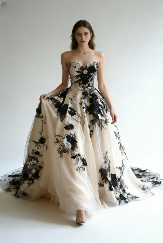 Stunning Ball Gown Sweetheart Neck Black Appliques Tulle Prom Dress  Evening Gown SH5421