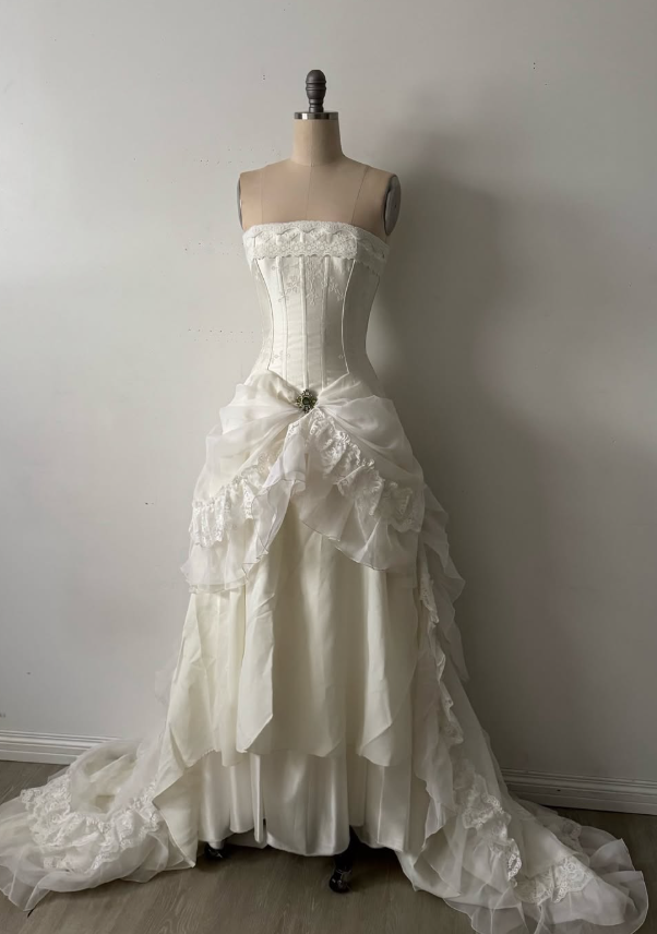 Vintage Ivory Ball Gown Strapless Layered Chiffon Satin Lace Prom Dress Wedding Dress SH5448