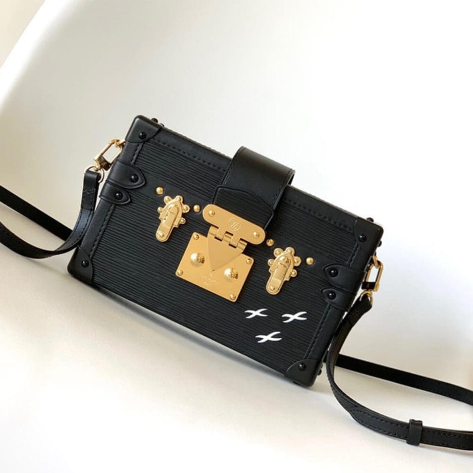 Louis Vuitton PETITE MALLE EAST WEST M59179