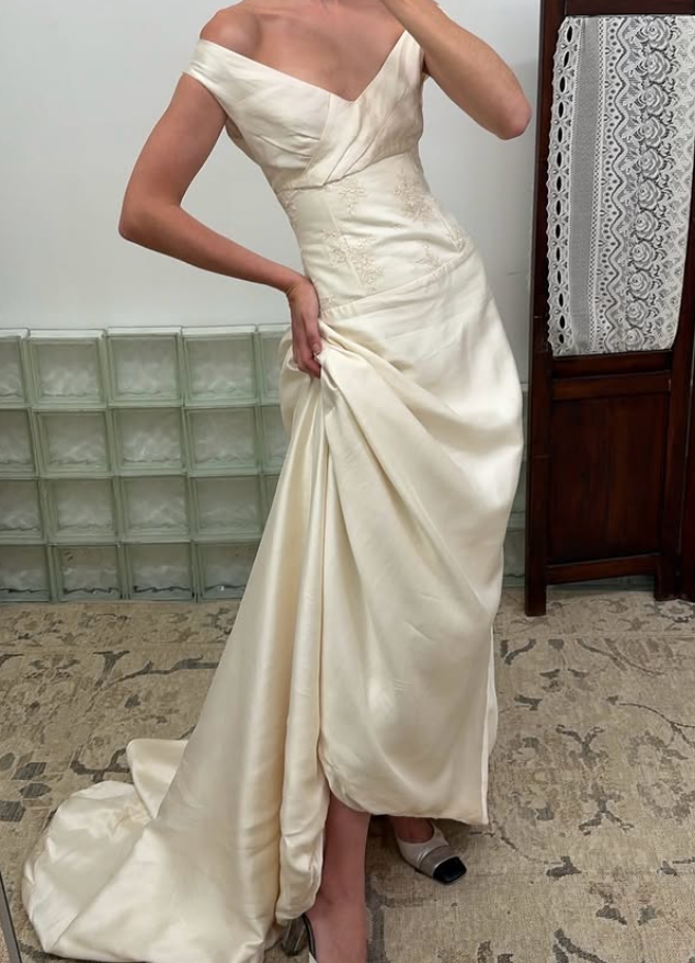 Vintage Ivory A Line V Neck Embroidery Satin Long Wedding Dress SH5873